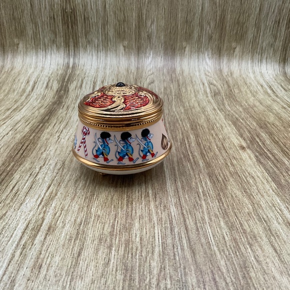 House of Faberge The Imperial Music Box Collection Nutcracker - Picture 2 of 6